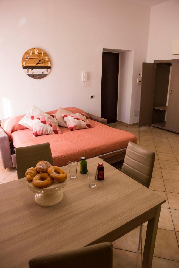 Airport House Apartment Наполи Екстериор снимка