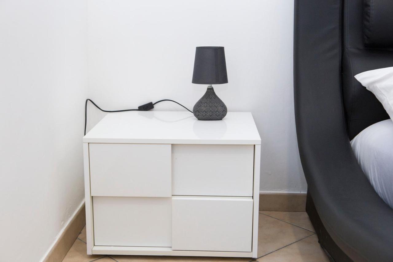 Airport House Apartment Наполи Екстериор снимка