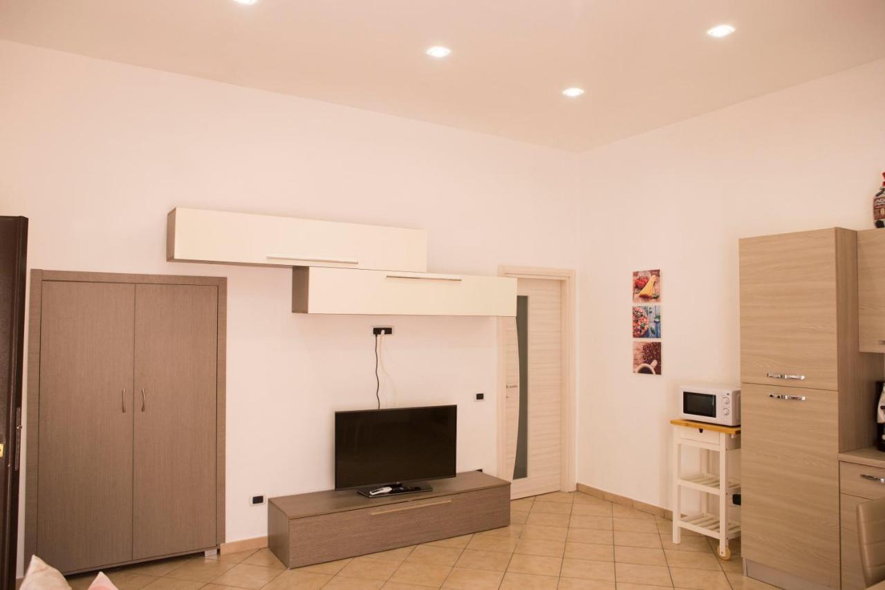 Airport House Apartment Наполи Екстериор снимка