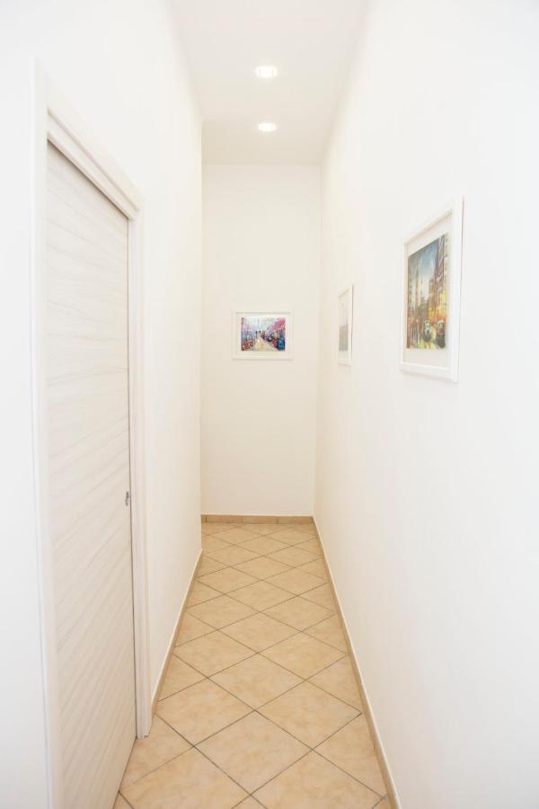 Airport House Apartment Наполи Екстериор снимка