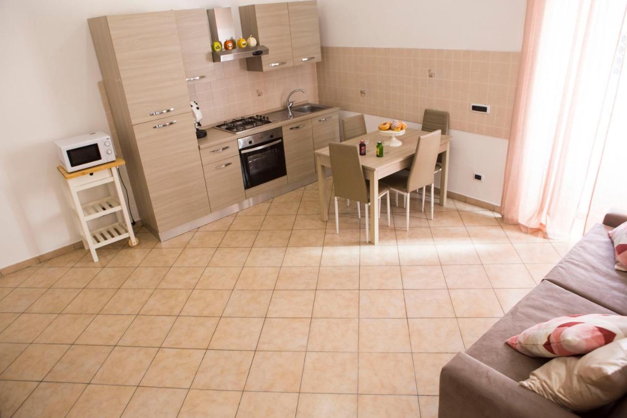 Airport House Apartment Наполи Екстериор снимка