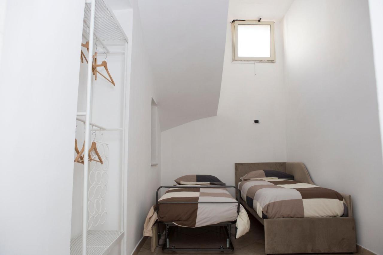 Airport House Apartment Наполи Екстериор снимка