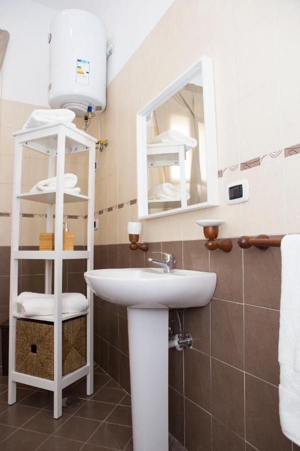 Airport House Apartment Наполи Екстериор снимка