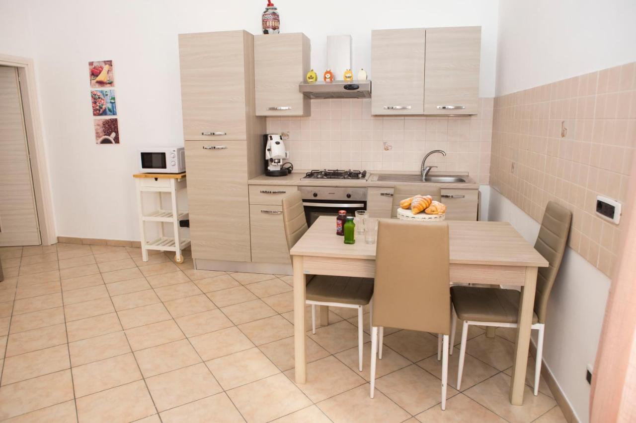 Airport House Apartment Наполи Екстериор снимка