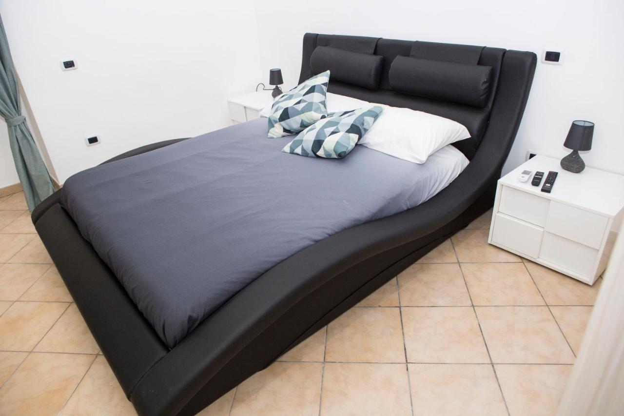 Airport House Apartment Наполи Екстериор снимка