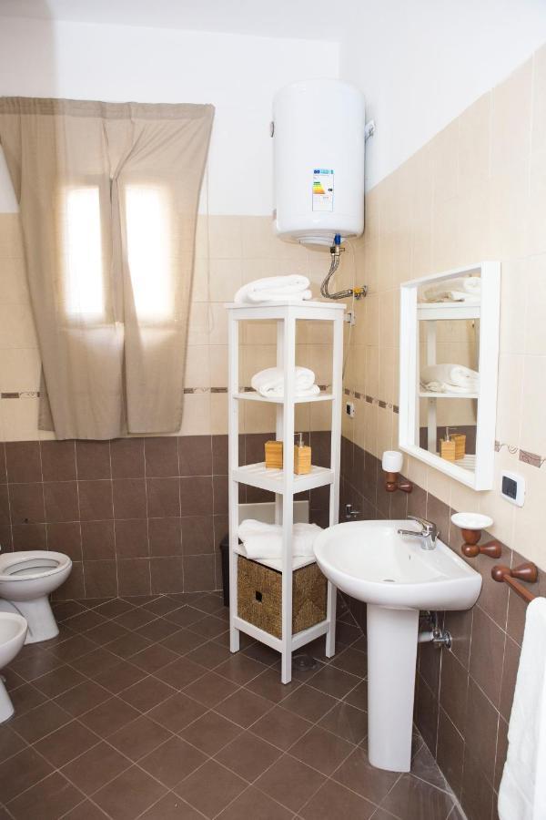 Airport House Apartment Наполи Екстериор снимка