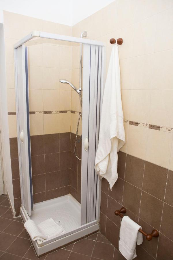 Airport House Apartment Наполи Екстериор снимка