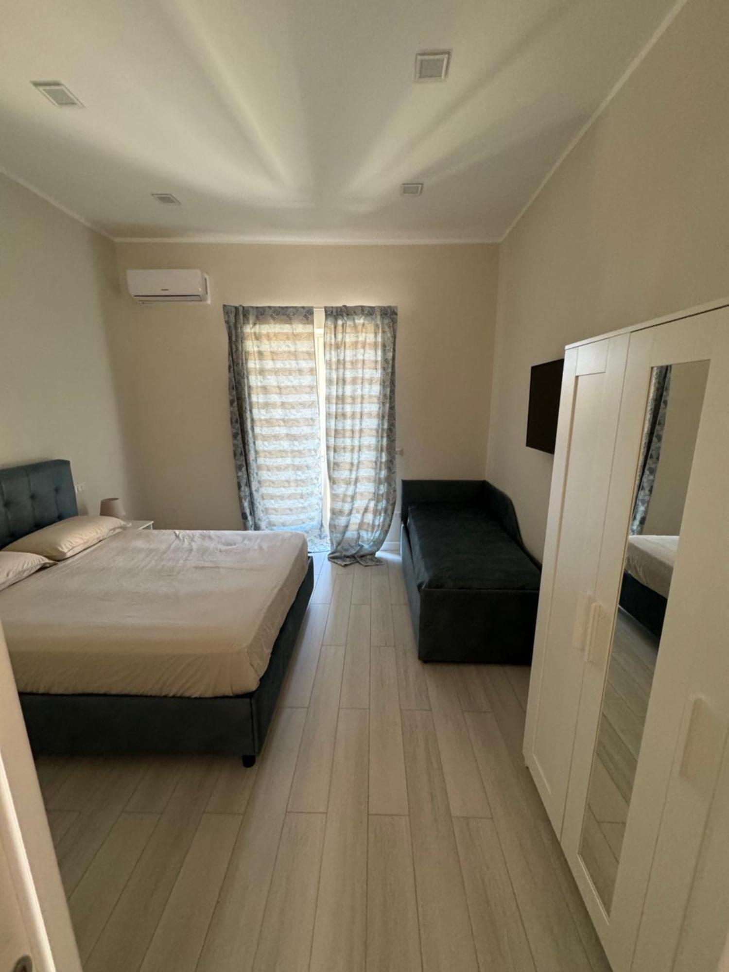 Airport House Apartment Наполи Екстериор снимка